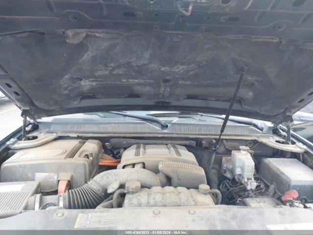 Cadillac Escalade Standard Image 12